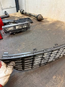 SKODA 5E0853677H 5E0853631A Front Bumper Grille central SKODA OCTAVIA III (5E) (2012-2019) — thumbnail 9