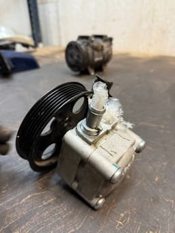 VOLVO 36050558 Power steering pump VOLVO XC90 I (2002-2014) — thumbnail 3