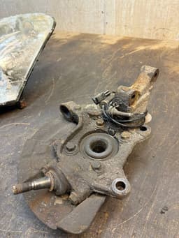 VOLVO 30760561 Wheel bearing housing front left VOLVO XC90 I (2002-2014) — thumbnail 5