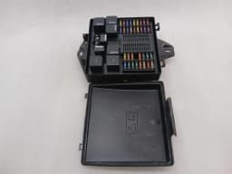 ASTON MARTIN Aston Martin DB9 COUPE Fuse Box 8D33-14A173-AB Fuse Box — thumbnail 1