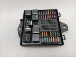 ASTON MARTIN Aston Martin DB9 COUPE Fuse Box 8D33-14A173-AB Fuse Box — thumbnail 2