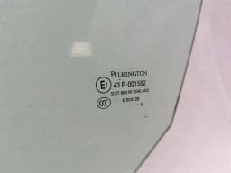 ASTON MARTIN Aston Martin DB9 left front door glass 4G43-F21411-AE door glass front Li Coupe — thumbnail 3