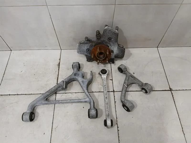 Aston Martin DB9 COUPE Left Rear Hub 8D33-5A971-AB Wheel Bearing Housing Rear Left