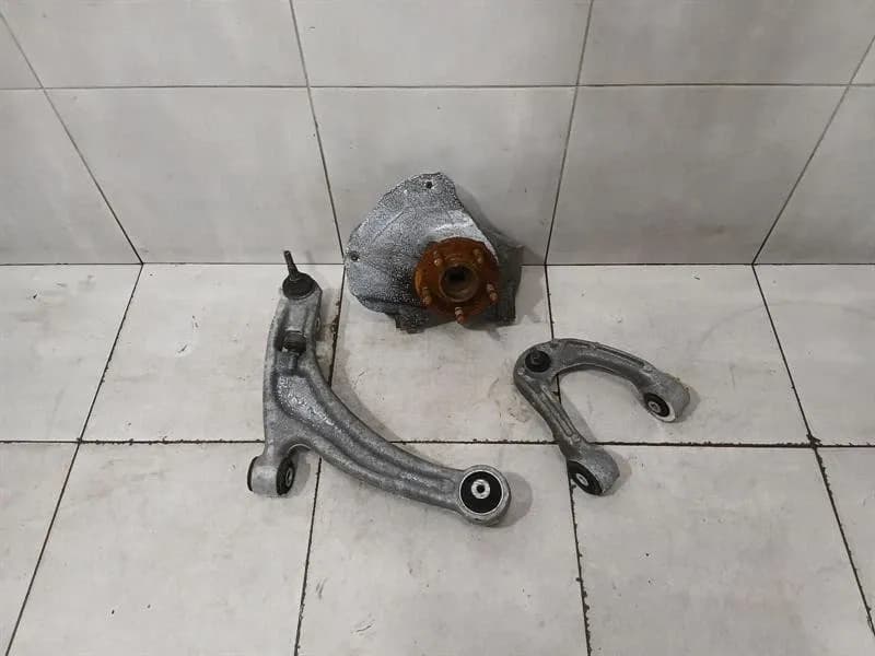 Aston Martin DB9 COUPE Left Front Hub 7G43-3K185-AB Wheel Bearing Housing Front Left