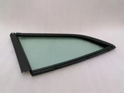 ASTON MARTIN Aston Martin DB9 COUPE Left Rear 1/4 Glass 4G43-76-11087 Door Panel 1/4 Rear LH — thumbnail 3