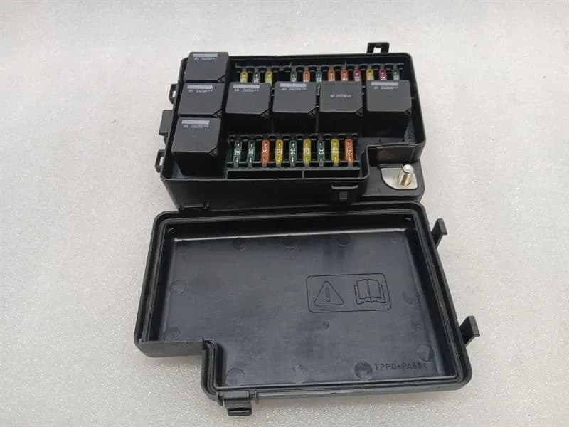 ASTON MARTIN Aston Martin DB9 COUPE Fuse Box 4G43-14A073-AJ Fuse Box