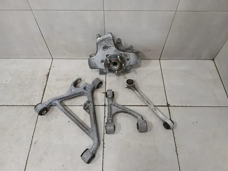Aston Martin DB9 COUPE Right Rear Hub 8D33-5A970-AB Wheel Bearing Housing Rear Re