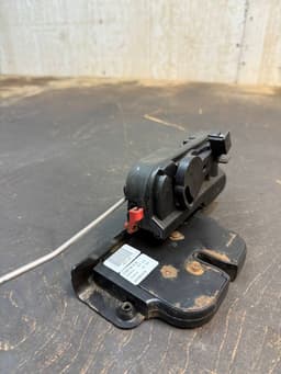 MERCEDES-BENZ A6397401535 6397401535 A6397401235 6397401235 Bootlid / tailgate lock MERCEDES-BENZ VITO / VIANO (W639) (2003-2014) — thumbnail 2