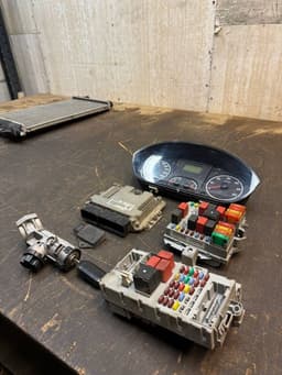 PEUGEOT 1362894080 1349948080 503440280103 0281015577 51833925 55198018 01099001372 Engine Control Unit / module (ECU) PEUGEOT BOXER (2006-) — thumbnail 2