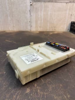 VOLVO 7G9T14C256GA 30765877 30765877AC Fuse box VOLVO S80 II (AS) (2006-2016) — thumbnail 3