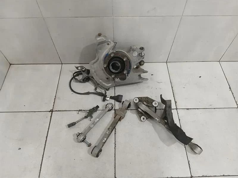PORSCHE Porsche 911 991 GT3RS Mk1 Right Rear Hub 9913316128 Wheel Bearing Housing Rear Re