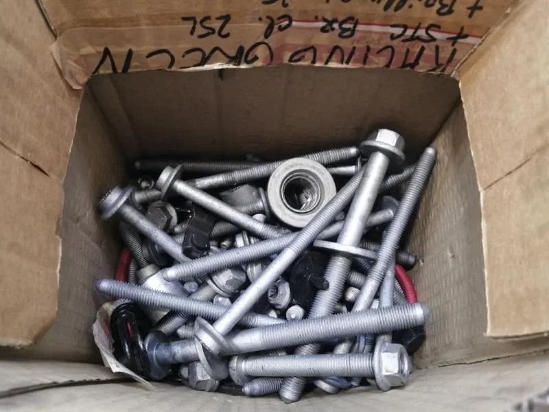 PORSCHE PORSCHE TAYCAN 9J SCREWS BOLTS FROM ONE CAR SET BOLTS