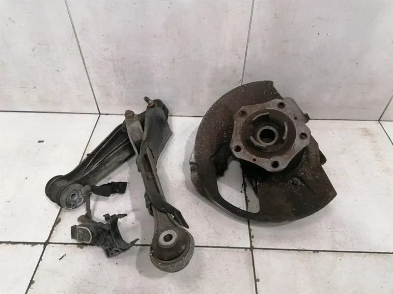 Porsche 911 997 Left Front Hub 997341665 Wheel Bearing Housing Front Left