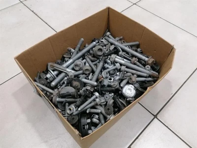 PORSCHE PORSCHE TAYCAN 9J SCREWS BOLTS FROM ONE CAR SET BOLTS