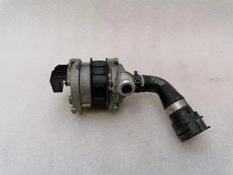 PORSCHE Porsche Taycan 9J additional cooling pump 9J1965567F coolant pump pump