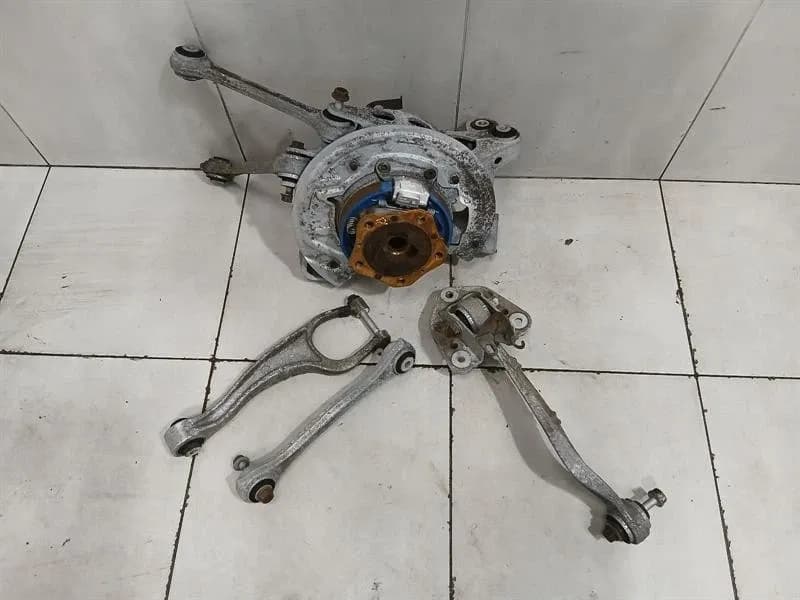 Porsche 911 991 Left Rear Hub 99133111133 Wheel Bearing Housing Rear Left SET SET
