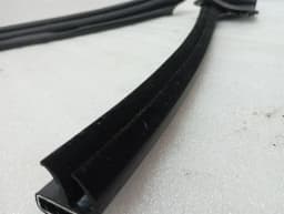 BENTLEY Bentley Continental GTC 18-24 3S Right Door Seal 3SD867416A Right Door Seals — thumbnail 3
