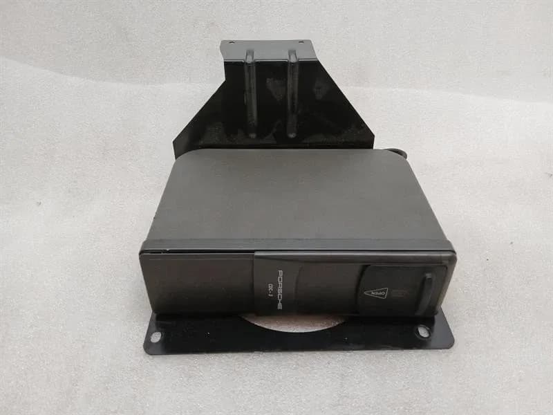 PORSCHE Porsche 911 996 CD Changer 99364513000 CD Changer