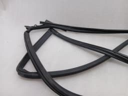 ASTON MARTIN Aston Martin DB9 COUPE Door Seal 4G43-F20709-AJ LEFT Door Seals — thumbnail 3