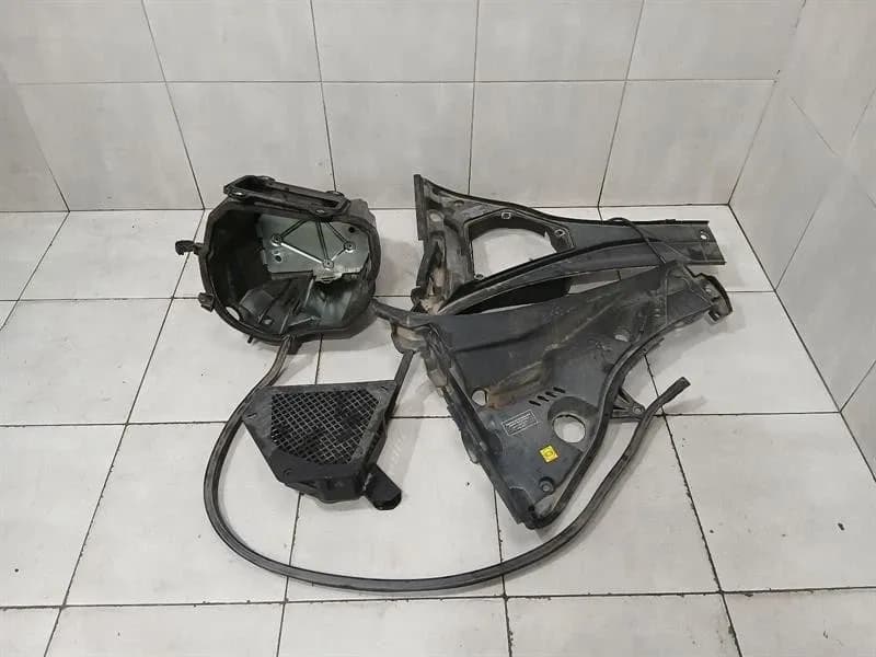 FERRARI Ferrari Roma F169 Engine Cover 952348 Engine Cover FAULTY