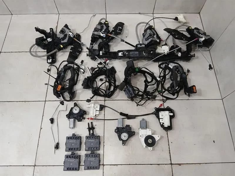MERCEDES GLS X166 GLS63 Door Lock A0997201701 Right Hand Drive Soft Close Set