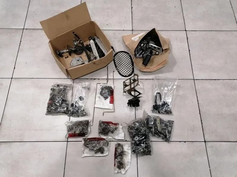 FERRARI FERRARI 360 F131 SCREWS BOLTS FROM ONE CAR SET BOLTS