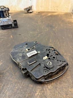 VW 7E0827201D Rear Panel Door Lock Left VW TRANSPORTER T5 / MULTIVAN (7H, 7E, 7J) (2003-2015) — thumbnail 3
