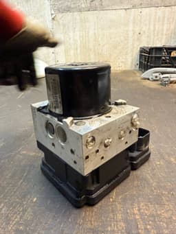 VOLVO 31400543 P31400543 31329139 ABS hydraulic unit / pump VOLVO V70 III (BW) (2007-2016) — thumbnail 4
