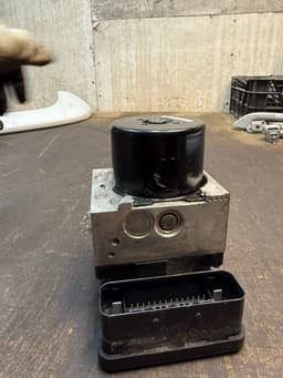 VOLVO 31400543 P31400543 31329139 ABS hydraulic unit / pump VOLVO V70 III (BW) (2007-2016) — thumbnail 2
