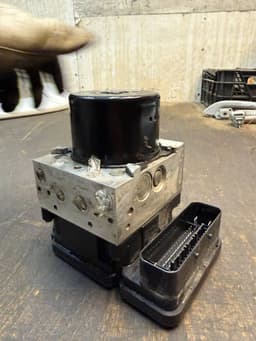 VOLVO 31400543 P31400543 31329139 ABS hydraulic unit / pump VOLVO V70 III (BW) (2007-2016) — thumbnail 3