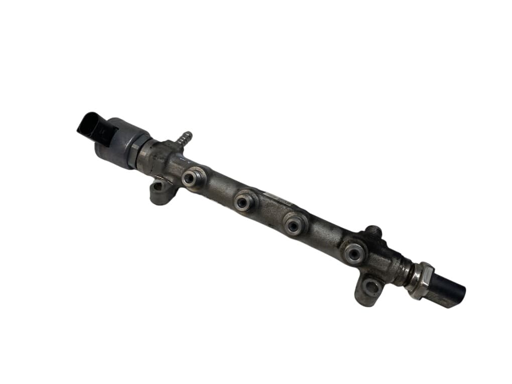 05L130089 Fuel Distributor / fuel rail VW PASSAT B8 (3G) / ALLTRACK (2014-2023)