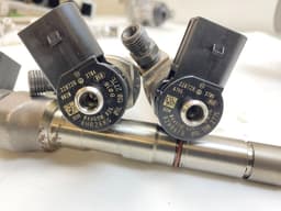 SKODA 0445110835 Fuel injector set SKODA OCTAVIA IV (NX, NN) (2019-) — thumbnail 3