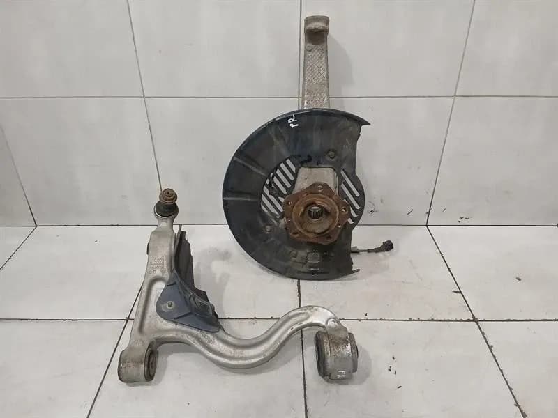 Porsche Panamera 970 Right Front Hub 97034115804 Wheel Bearing Housing Front Right