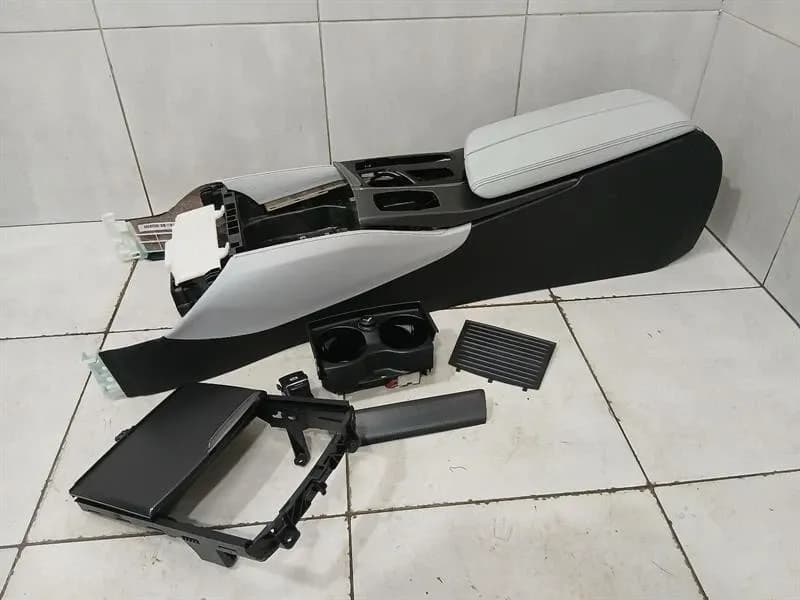 BMW BMW 5 SERIES F90 G30 M5 ARMREST SET 51168071462 RHD RIGHT HAND DRIVE SILVERSTONE