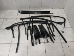 BMW BMW 5 F90 G30 M5 Body Moulding 7390121 GLOSS BLACK SET Shadowline Strip SET — thumbnail 1