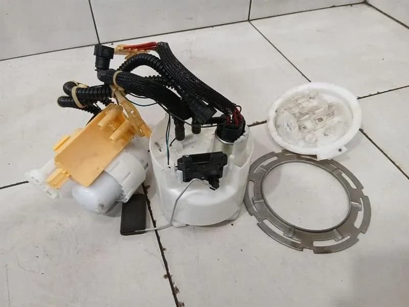 BMW BMW 5 Series F90 G30 M5 Fuel Pump Electric 7856997 Fuel Pump