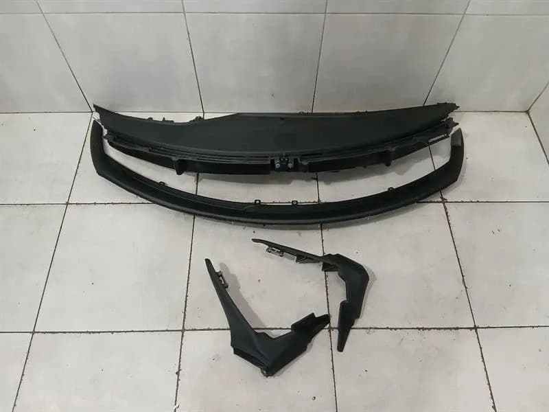 FERRARI FERRARI F8 F142MFL Dashboard upper cover Defroster 831151 RECHTSLENKER RHD
