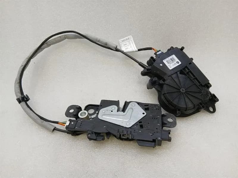 BMW BMW 5 Series F90 G30 M5 Boot Lock 7383561 Tailgate Lock