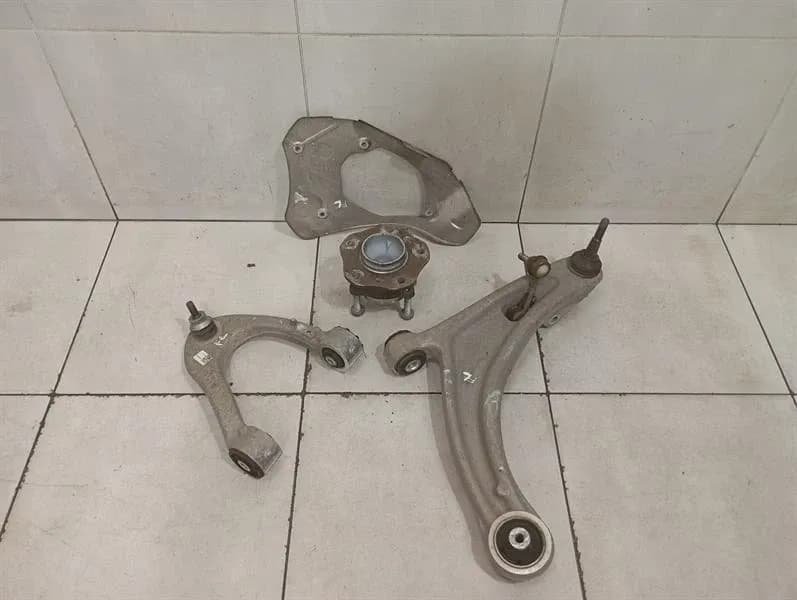 Aston Martin Vantage AM6 Left Front Hub HY53-3K185-BC Wheel Bearing Housing Front Li