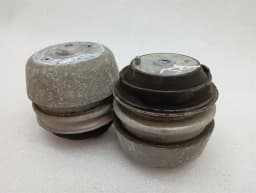 ASTON MARTIN Aston Martin Vantage AM6 Gearbox mount JY53-6068-AA Gearbox Mount SET OF 2 — thumbnail 2