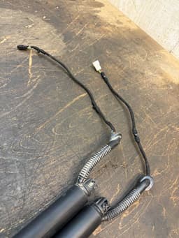 BMW 7263156 7263155 51247340975 51247340976 Bootlid / tailgate strut set BMW 3 (F30, F31, F80) (2011-2019) — thumbnail 6