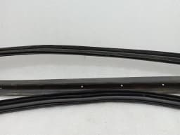 MCLAREN McLaren 600LT Spider Right Door Seal 13A6535CP Right Door Seals — thumbnail 3