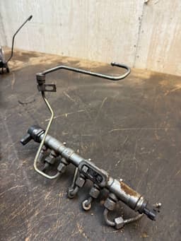 LAND ROVER G4D36J0114BB Fuel Distributor / fuel rail LAND ROVER EVOQUE I (L538) (2011-2018) — thumbnail 4