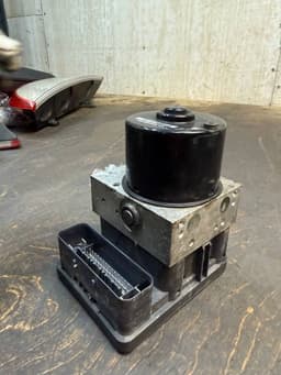 FORD 8M512C405AA ABS hydraulic unit / pump FORD FOCUS II (2004-2012) — thumbnail 2