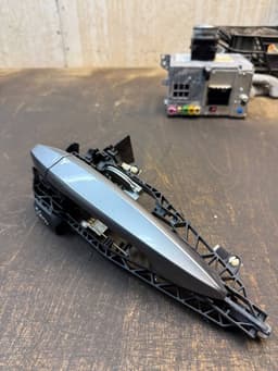 BMW 51217433843 51217348743 51217401211 51217328100 Door Handle Exterior Front Left BMW X5 (F15, F85) (2012-2018) — thumbnail 4