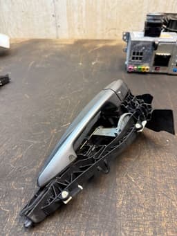 BMW 51217433843 51217348743 51217401211 51217328100 Door Handle Exterior Front Left BMW X5 (F15, F85) (2012-2018) — thumbnail 3