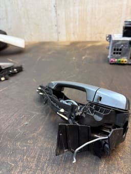 BMW 51217433843 51217348743 51217401211 51217328100 Door Handle Exterior Front Left BMW X5 (F15, F85) (2012-2018) — thumbnail 2