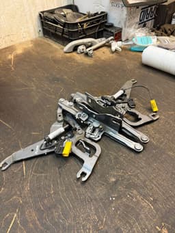 BMW 17205310 4822222 4822221 41007381781 51237326019 51237326220 41007381782 Bonnet hinge set BMW X5 (F15, F85) (2012-2018) — thumbnail 3