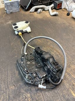 BMW 51217281958 7281958 51207323784 51207419842 Door Lock Rear Right BMW X5 (F15, F85) (2012-2018) — thumbnail 3