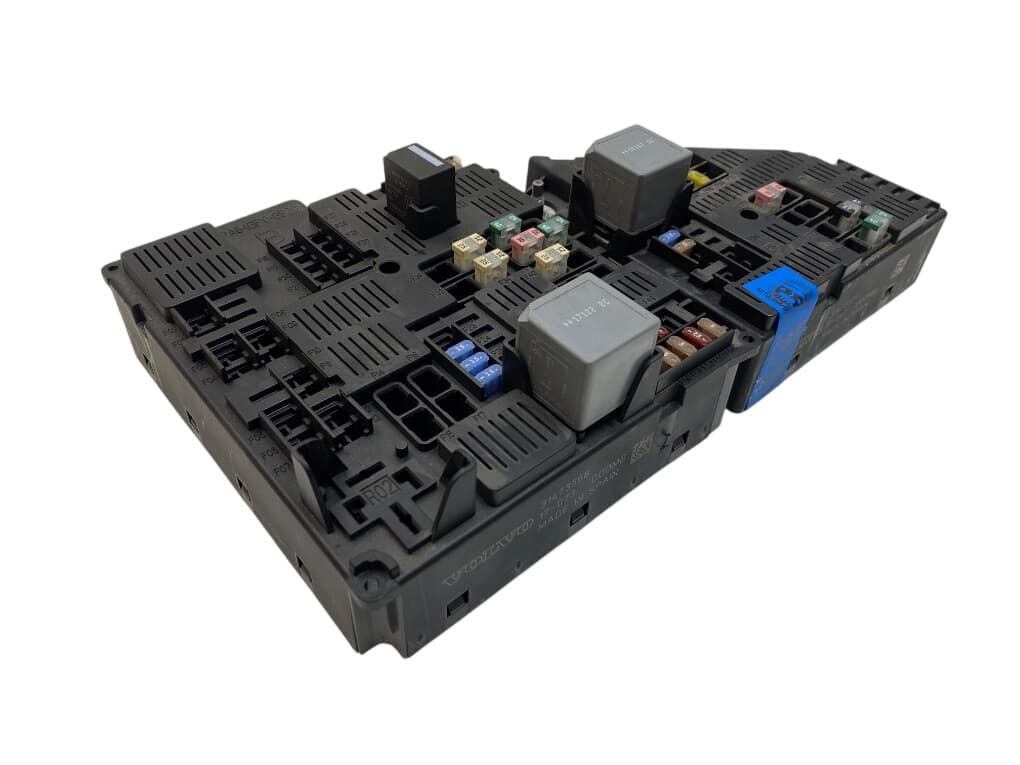 VOLVO 31398003 31398002 Fuse box VOLVO XC90 II (2014-)